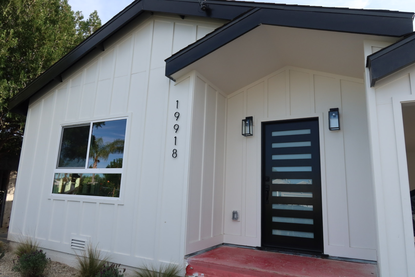 19918 Kittridge St Modern Farmhouse Exterior